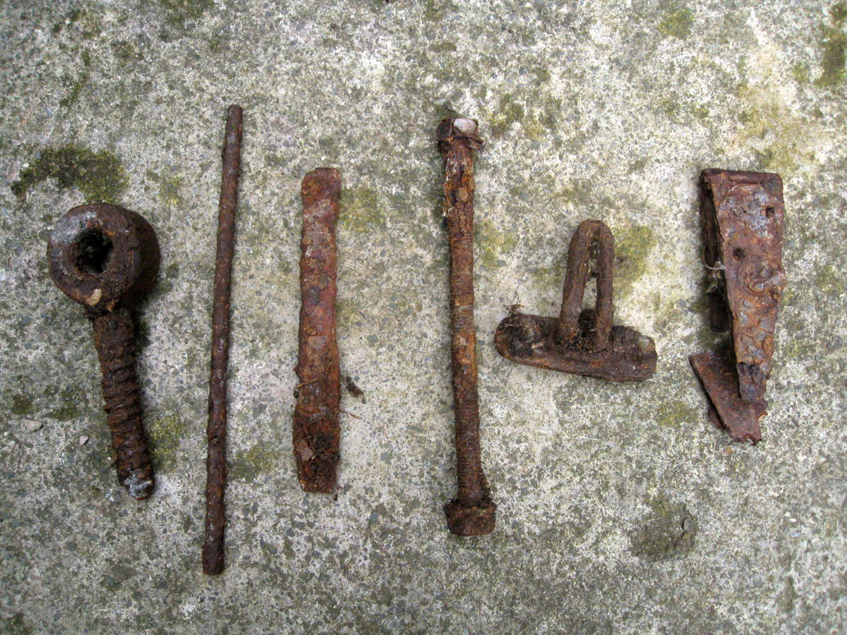 Artefacts found on the Triangle site